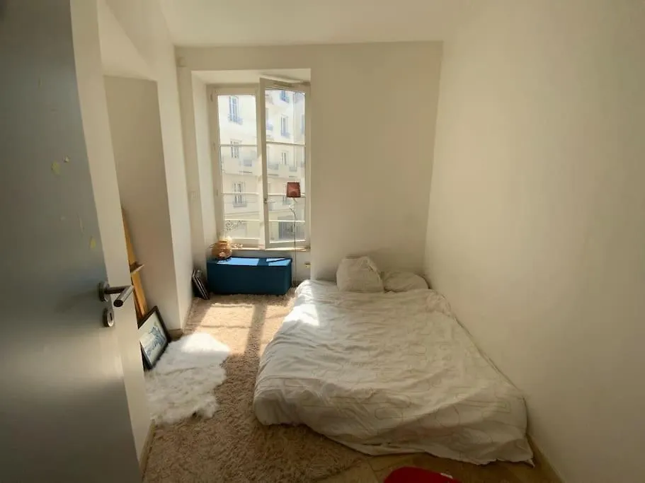 Chambre Dans Une Appartement contacts